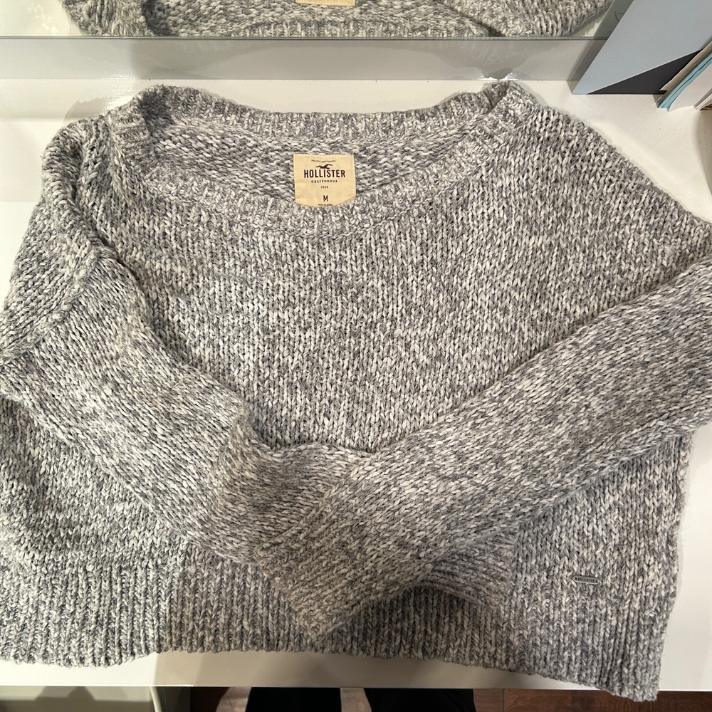 HOLLISTER GRAY SWEATER
